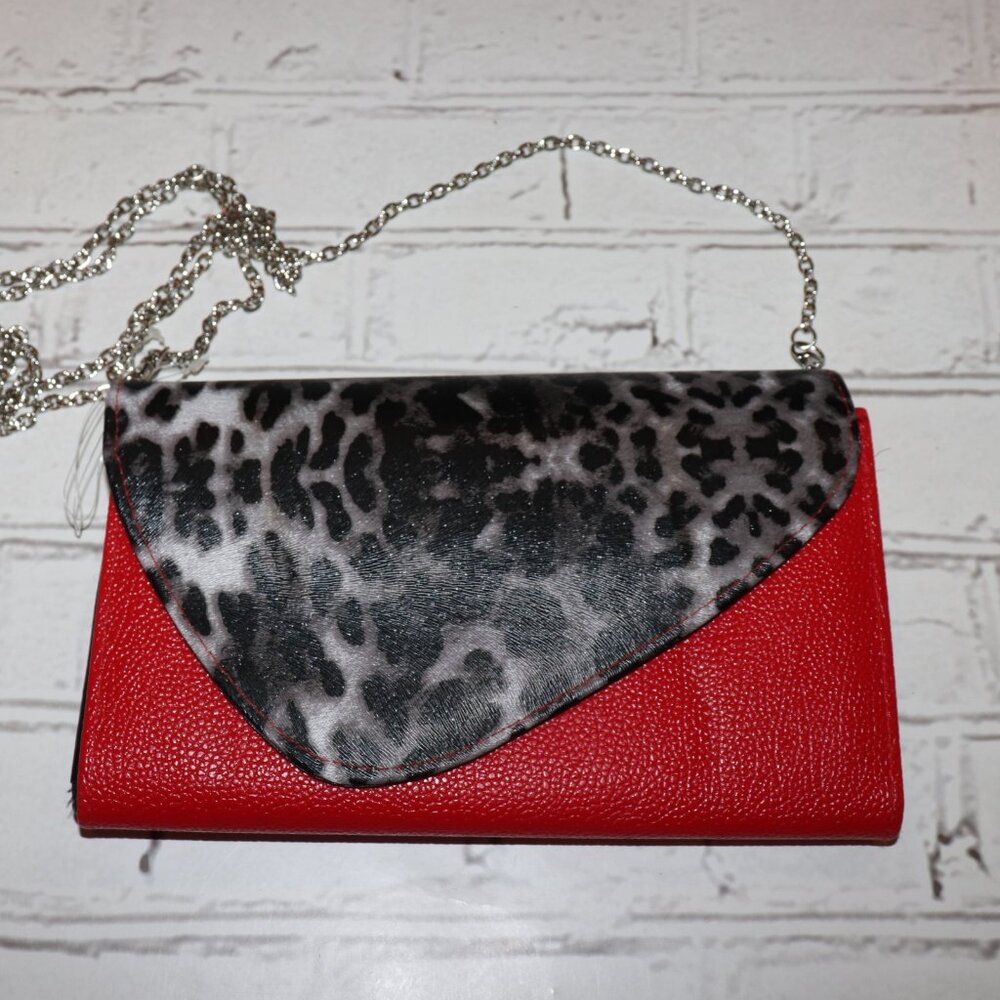 🔥 NWOT Red & Animal‑Print Chain Purse · 5.5x9.5"